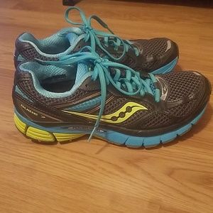 Blue and gray Saucony Guide 7
